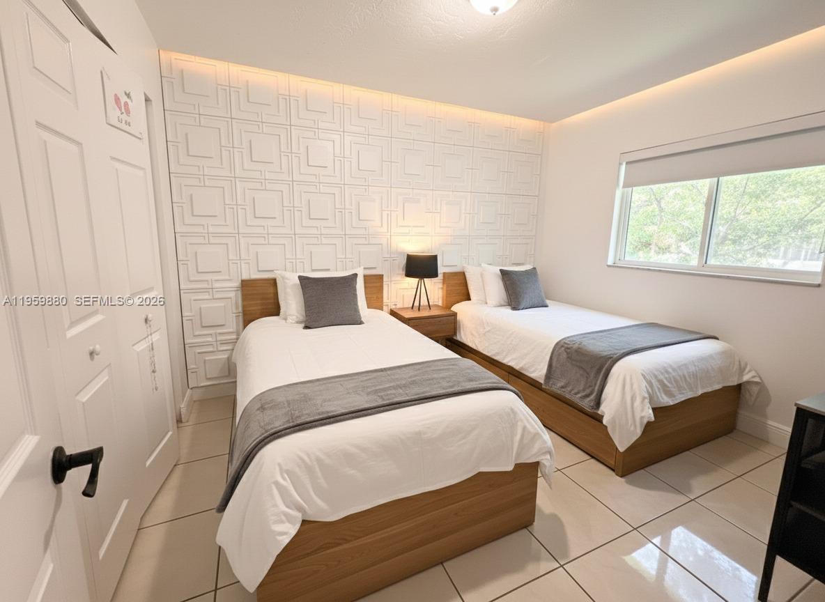 RICHMOND TOWNHOUSE - Residential