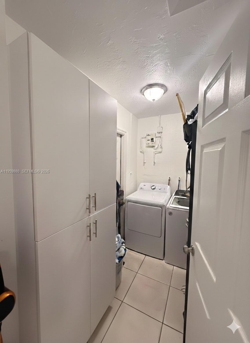 RICHMOND TOWNHOUSE - Residential