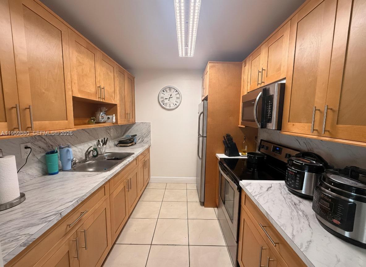 RICHMOND TOWNHOUSE - Residential