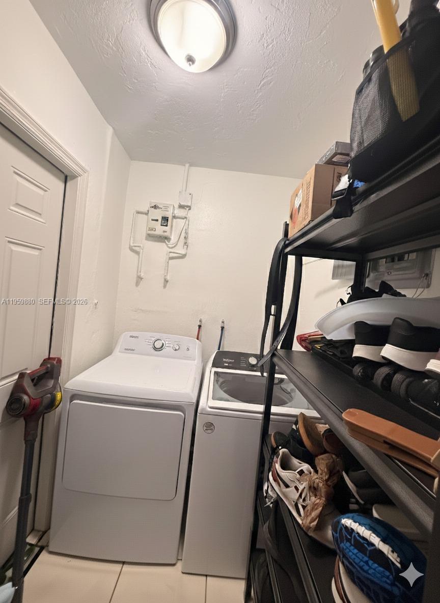 RICHMOND TOWNHOUSE - Residential