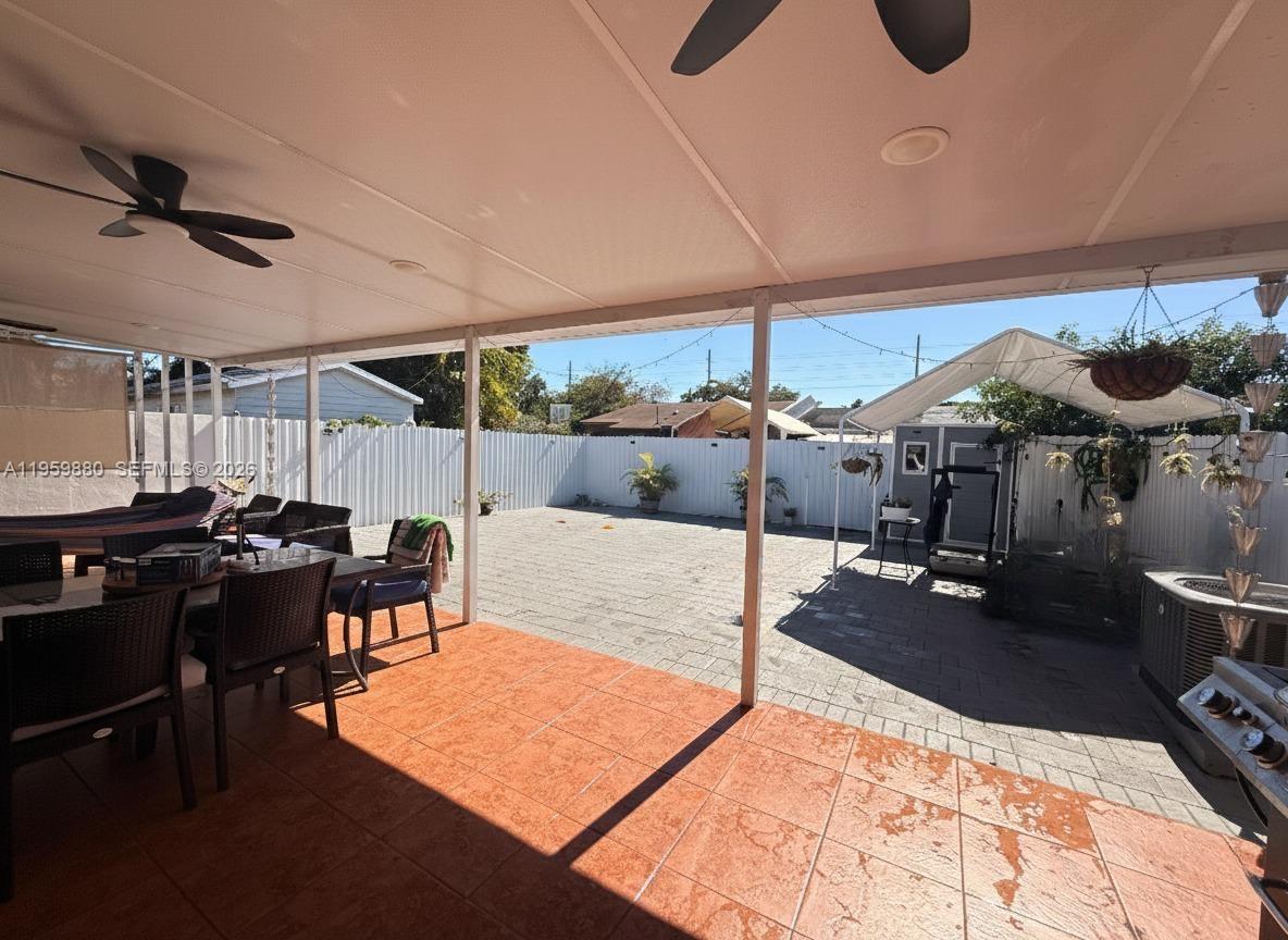 RICHMOND TOWNHOUSE - Residential