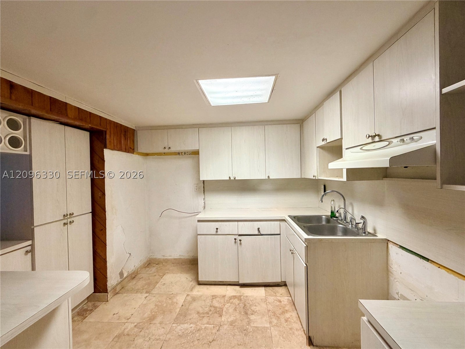261 E 50th St
