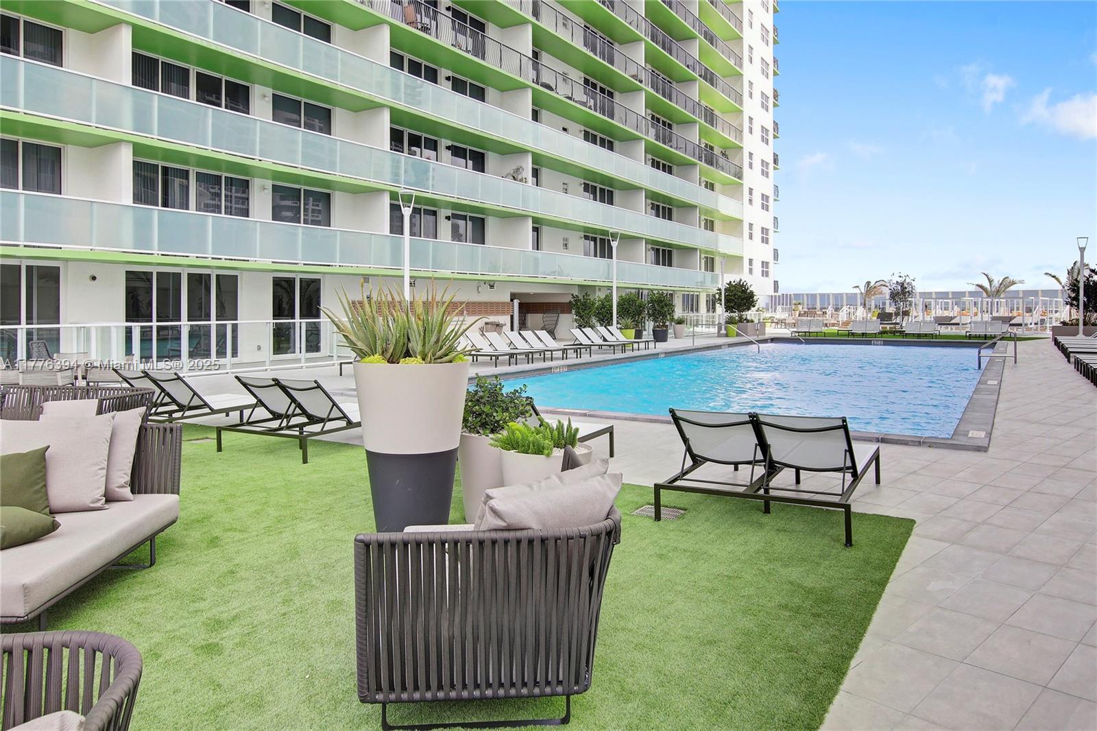 1756 N Bayshore Dr 17D, Miami, Broward County, Florida - 1 Bedrooms  
1 Bathrooms - 