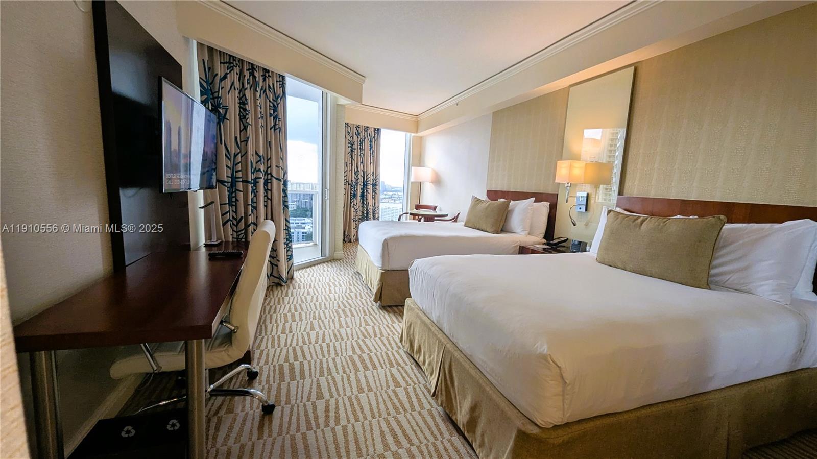 TRUMP INTERNATIONAL SONES - Residential