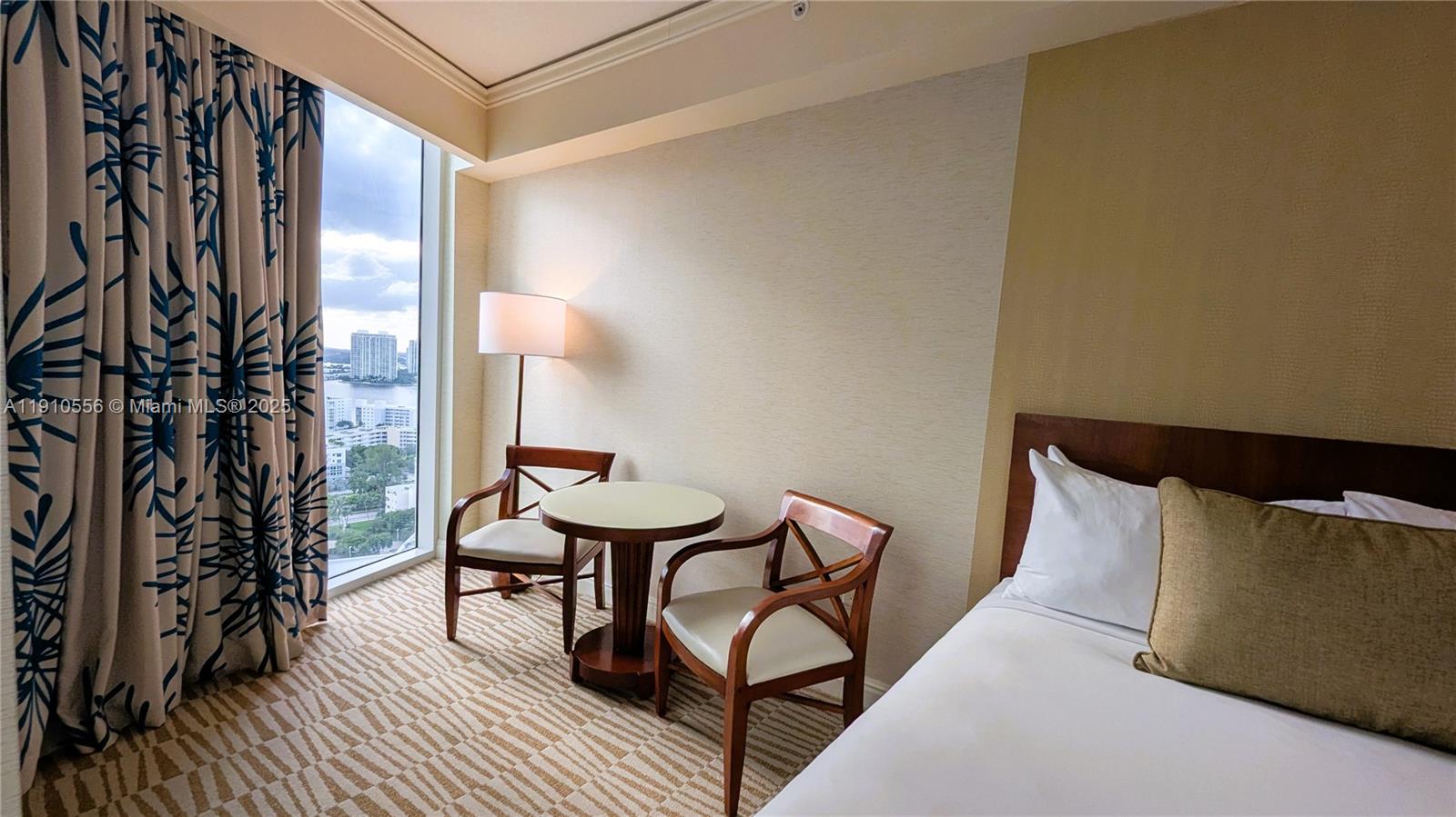 TRUMP INTERNATIONAL SONES - Residential