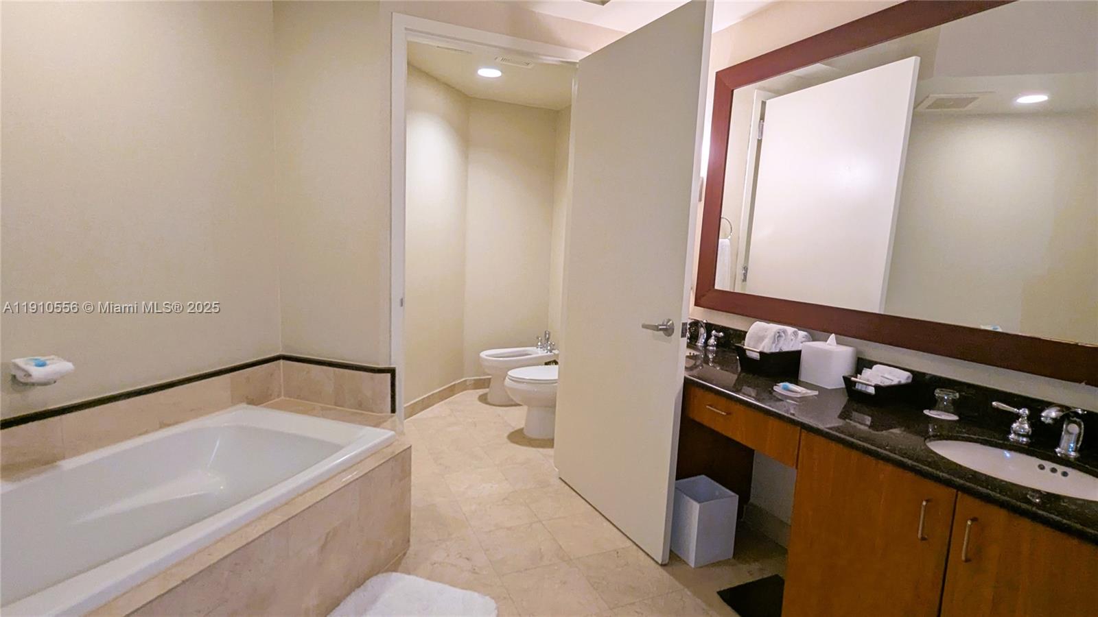 TRUMP INTERNATIONAL SONES - Residential