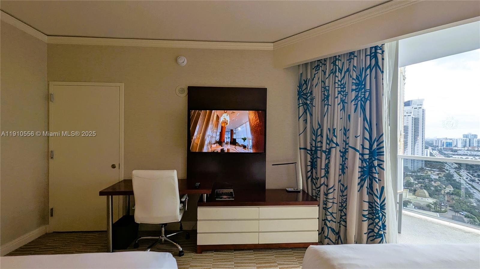 TRUMP INTERNATIONAL SONES - Residential