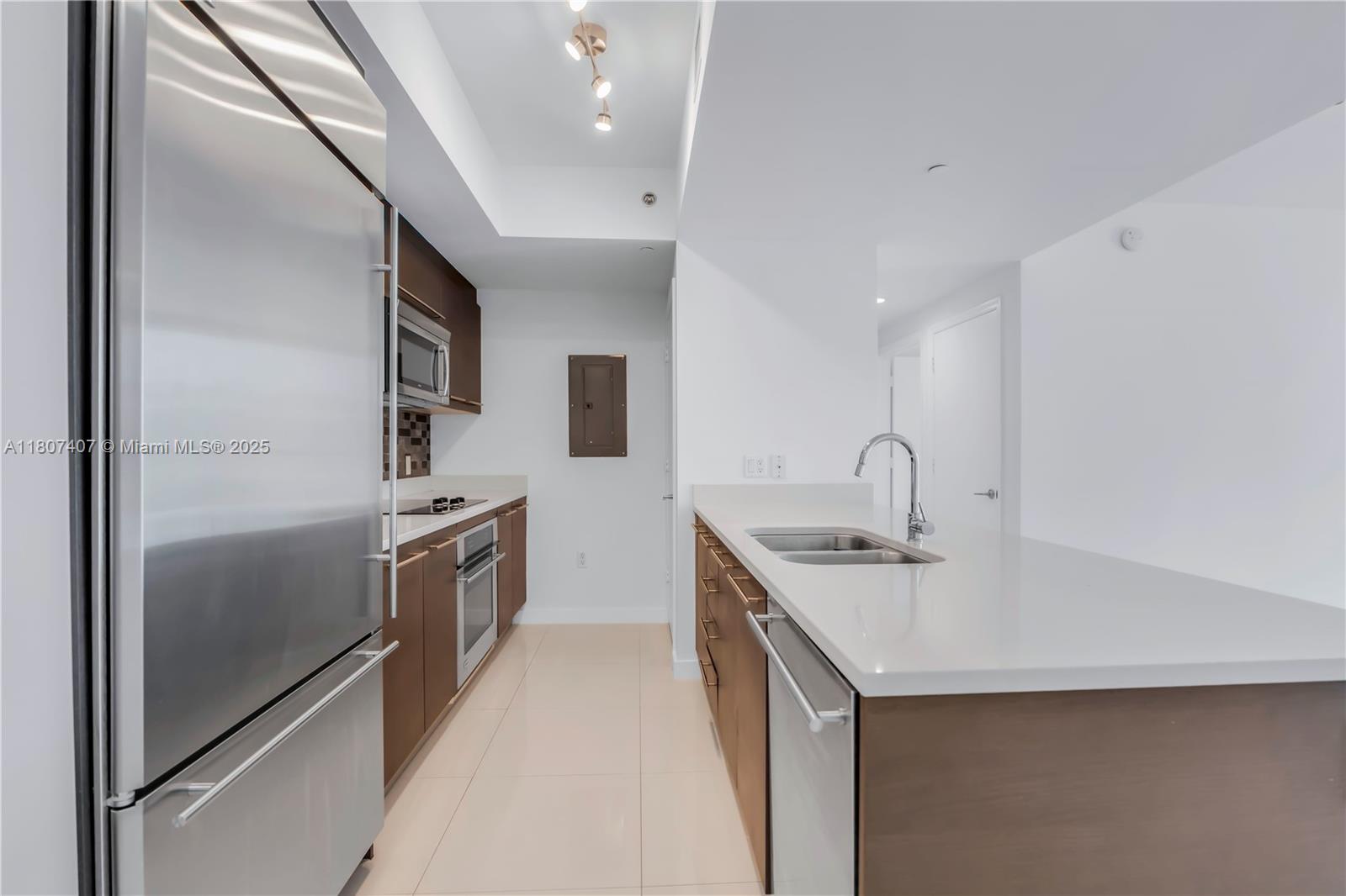 500 BRICKELL EAST CONDO - Residential