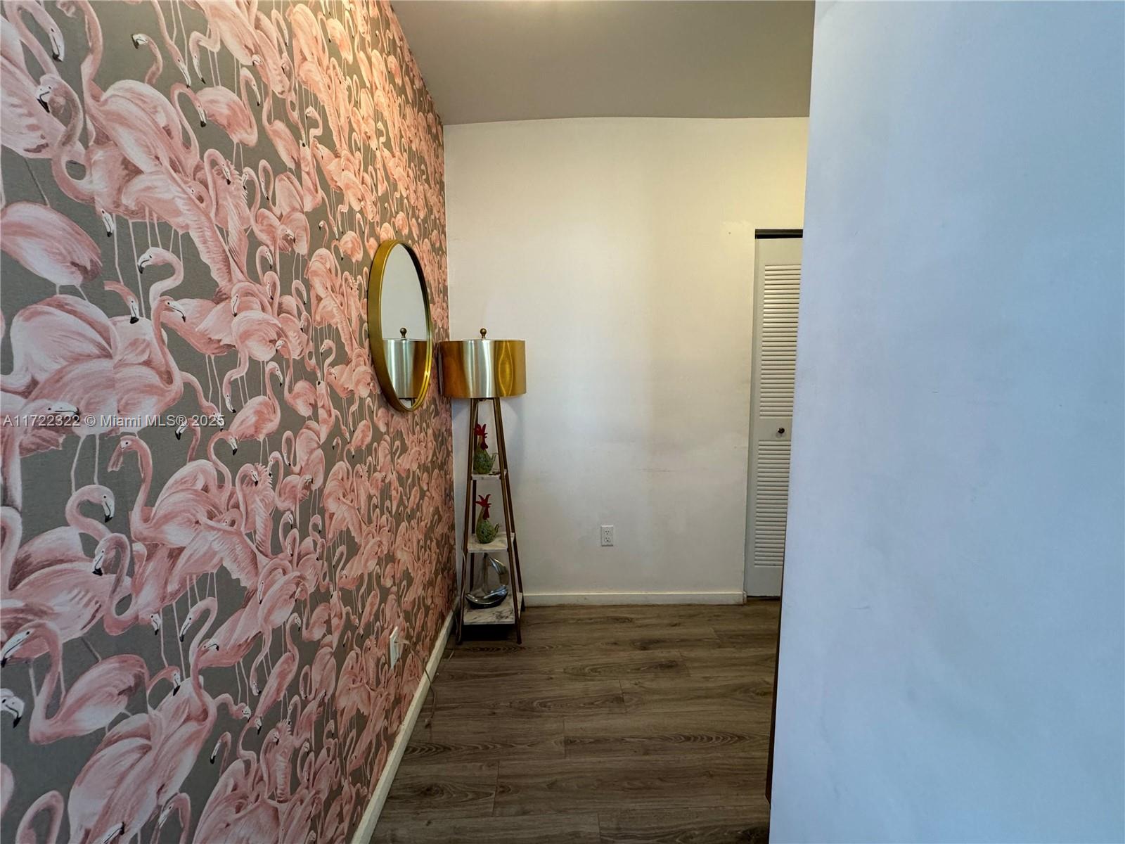 FIRST DECO CONDO - Residential