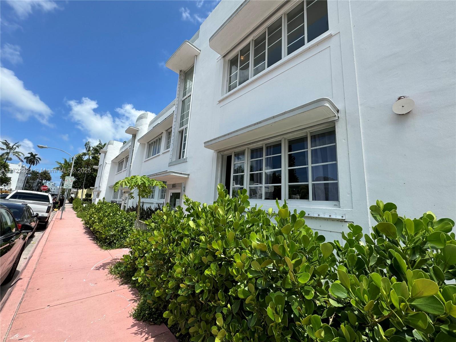 FIRST DECO CONDO - Residential