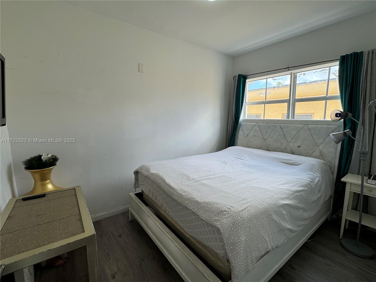 FIRST DECO CONDO - Residential