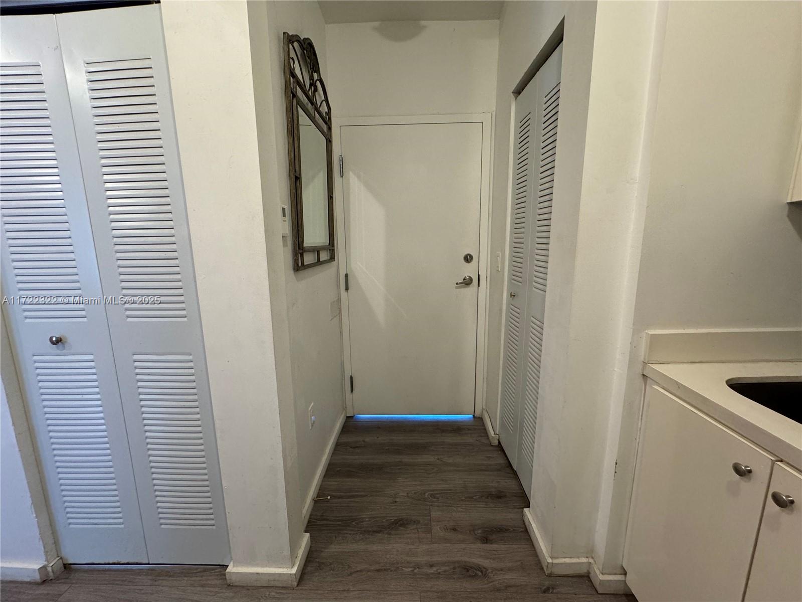 FIRST DECO CONDO - Residential
