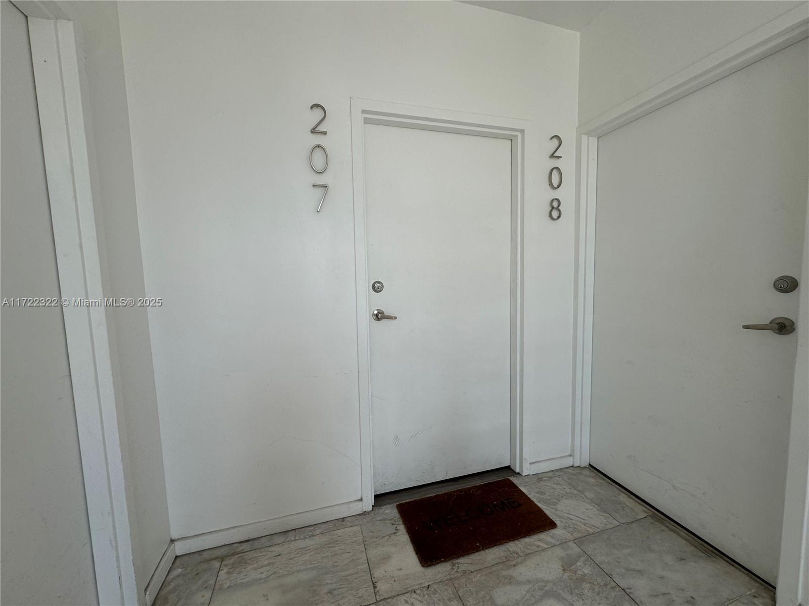 FIRST DECO CONDO - Residential
