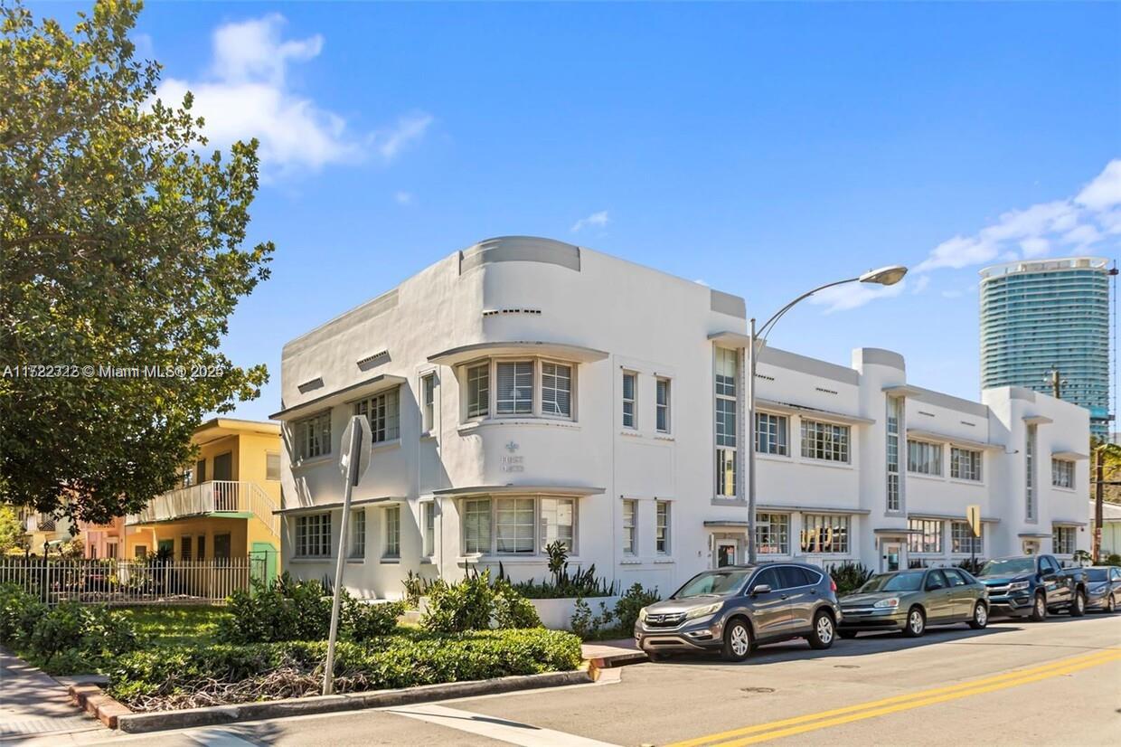 FIRST DECO CONDO - Residential
