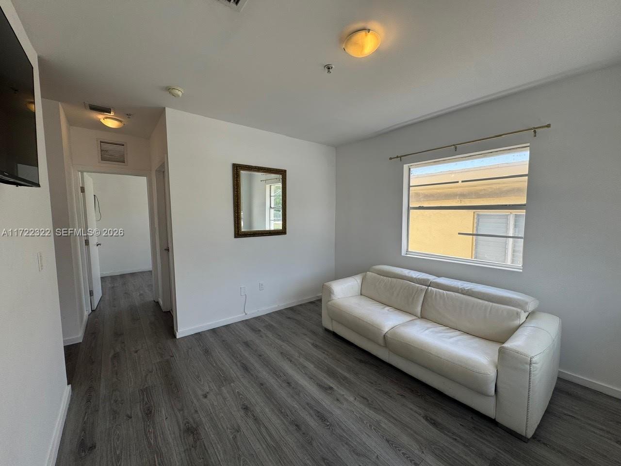 FIRST DECO CONDO - Residential