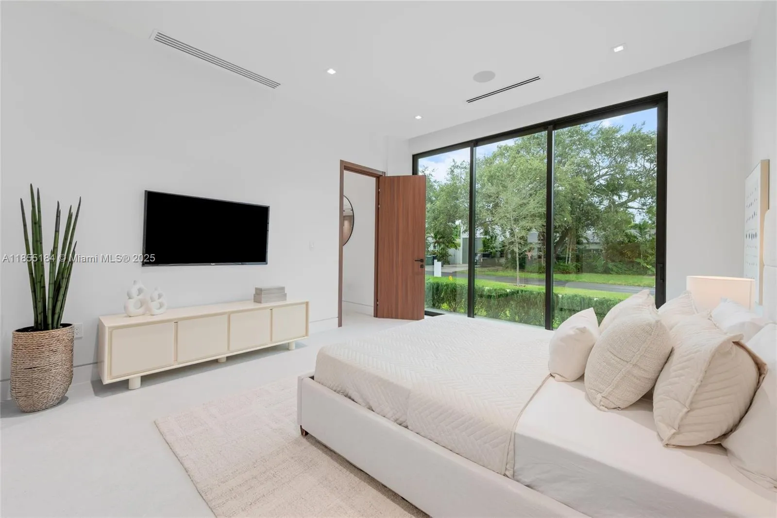 Miami, Florida 33134, United States, 5 Bedrooms Bedrooms, ,6 BathroomsBathrooms,Residential,Active,189637