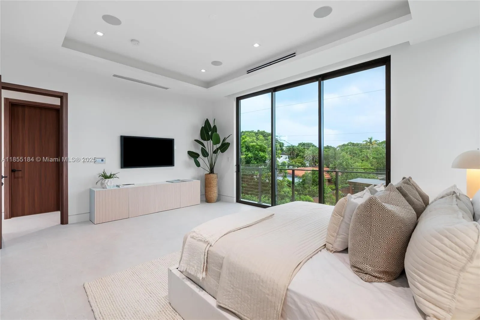 Miami, Florida 33134, United States, 5 Bedrooms Bedrooms, ,6 BathroomsBathrooms,Residential,Active,189637