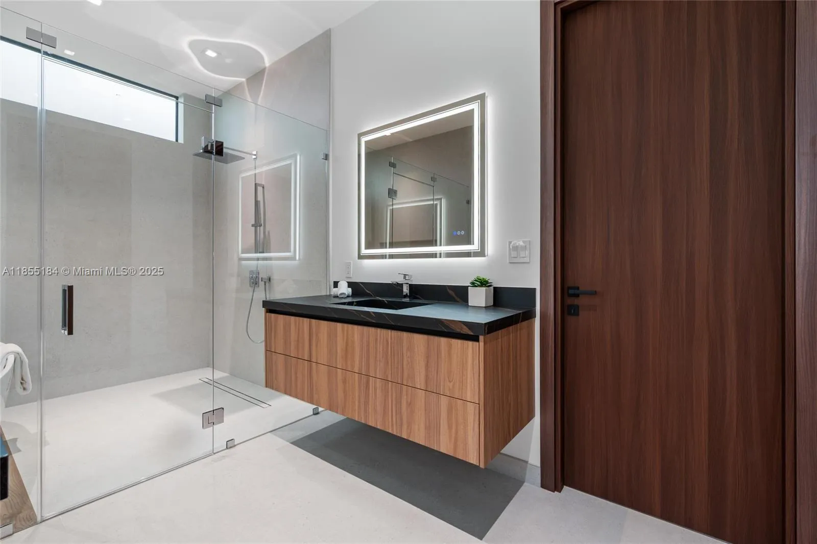 Miami, Florida 33134, United States, 5 Bedrooms Bedrooms, ,6 BathroomsBathrooms,Residential,Active,189637