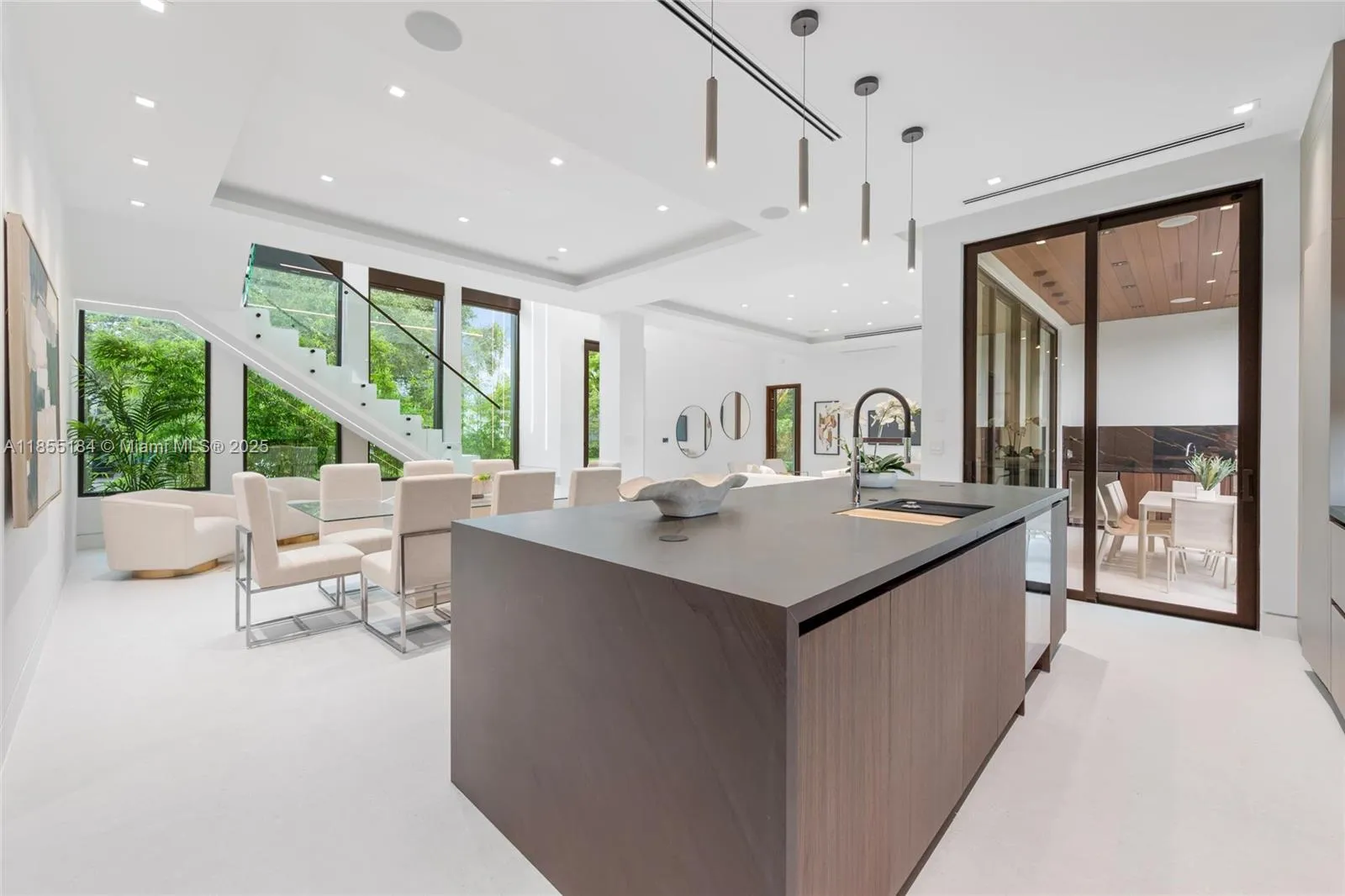 Miami, Florida 33134, United States, 5 Bedrooms Bedrooms, ,6 BathroomsBathrooms,Residential,Active,189637