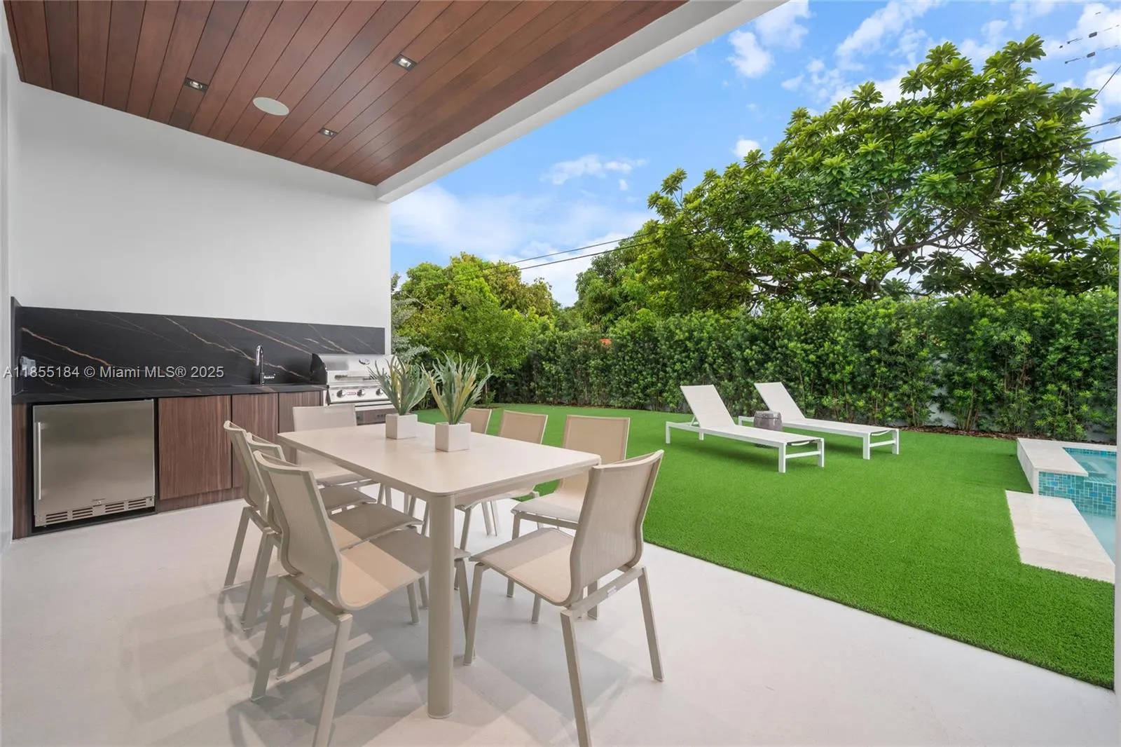 Miami, Florida 33134, United States, 5 Bedrooms Bedrooms, ,6 BathroomsBathrooms,Residential,Active,189637