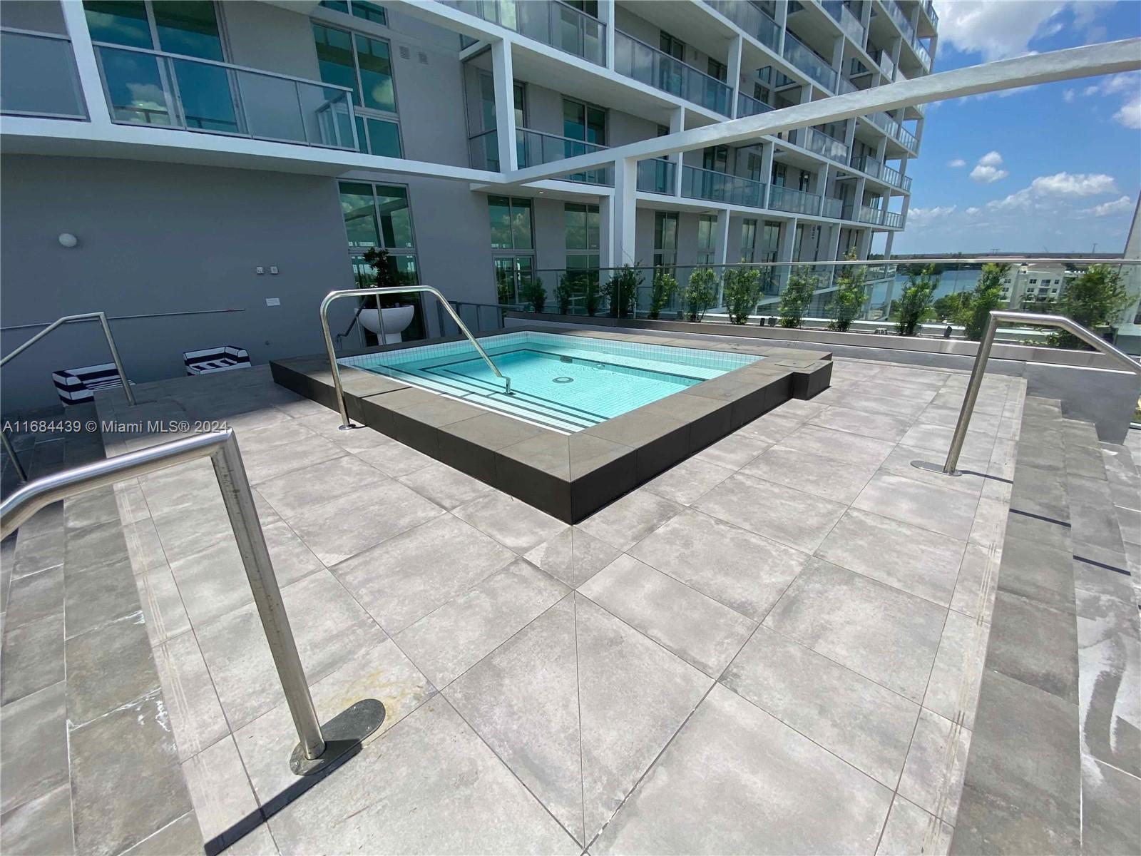 METROPICA NORTH TOWER ONE - Residential