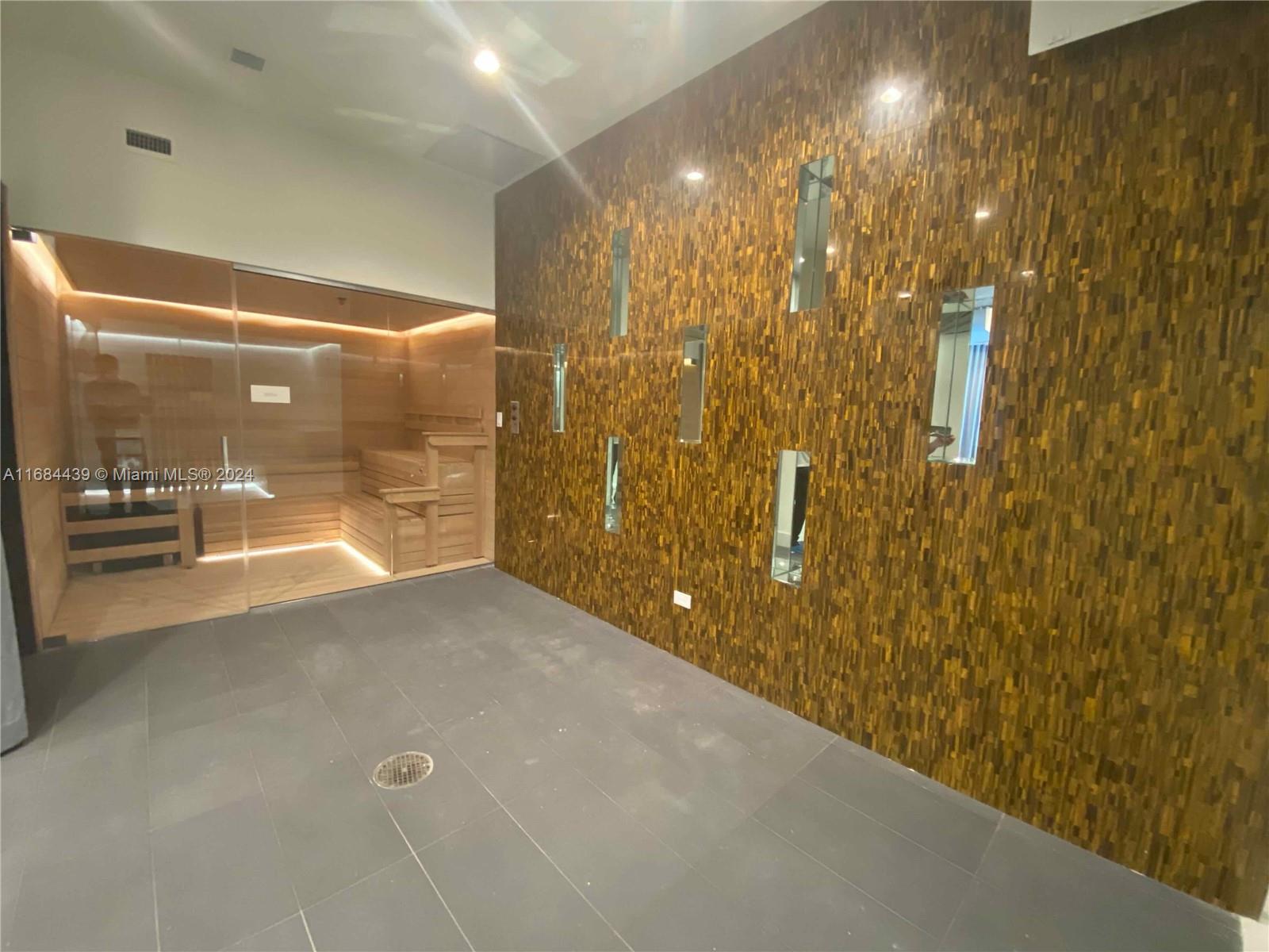 METROPICA NORTH TOWER ONE - Residential