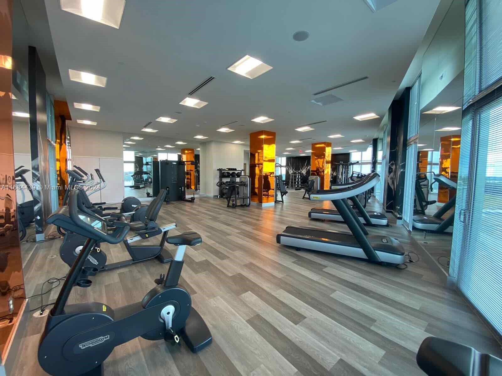 METROPICA NORTH TOWER ONE - Residential