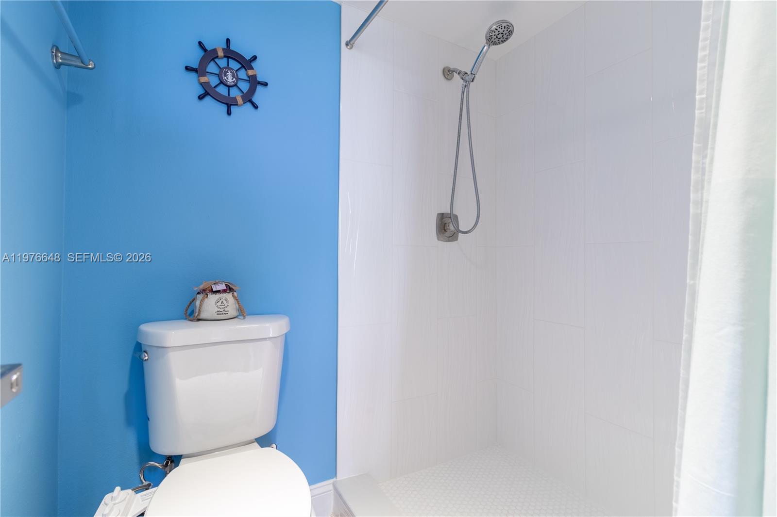 THE PALMS OF BAY BEACH - Residential Lease