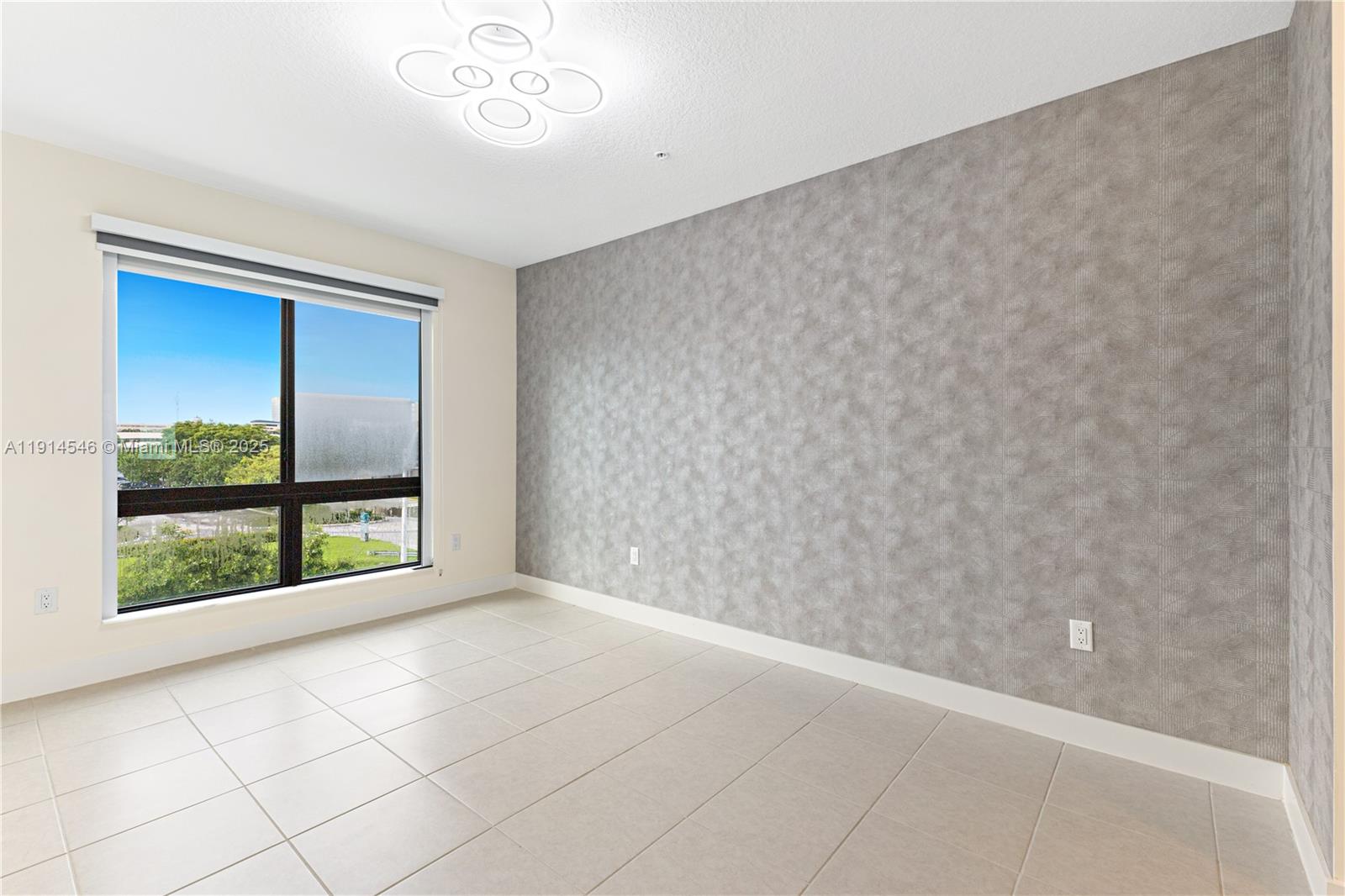 DOWNTOWN DORAL SOUTH PHAS - Residential