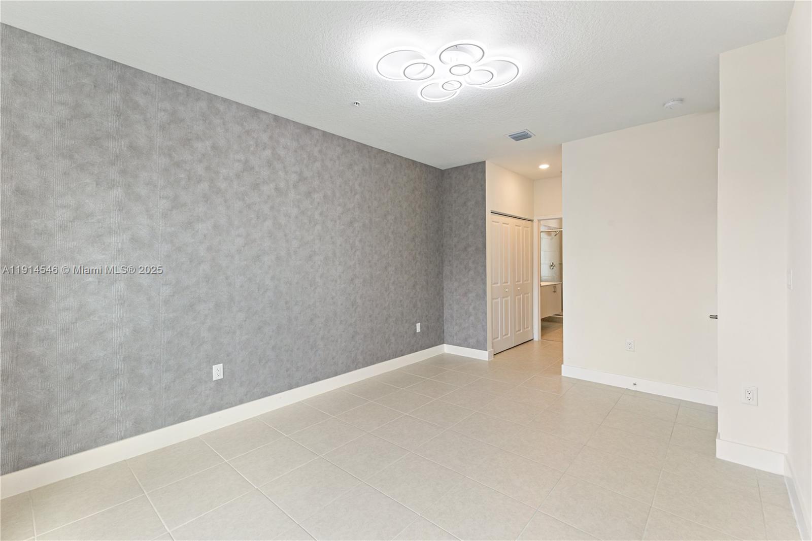 DOWNTOWN DORAL SOUTH PHAS - Residential