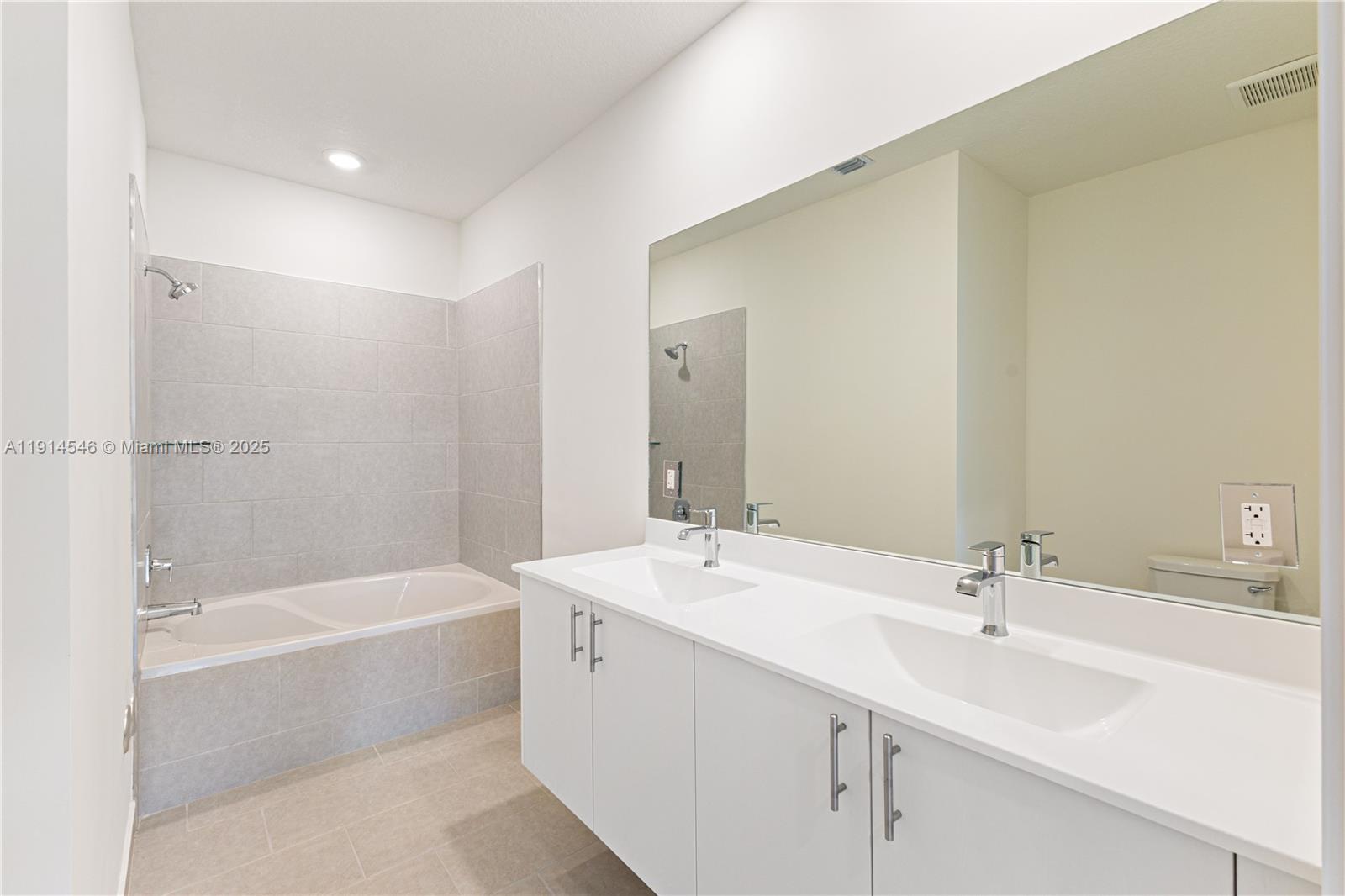 DOWNTOWN DORAL SOUTH PHAS - Residential