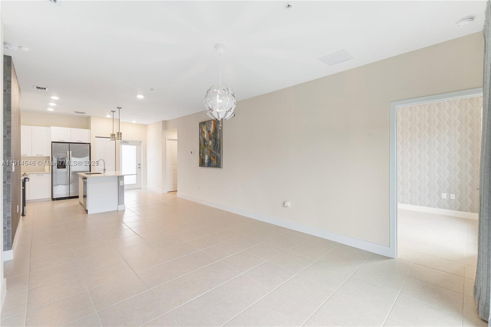 DOWNTOWN DORAL SOUTH PHAS - Residential