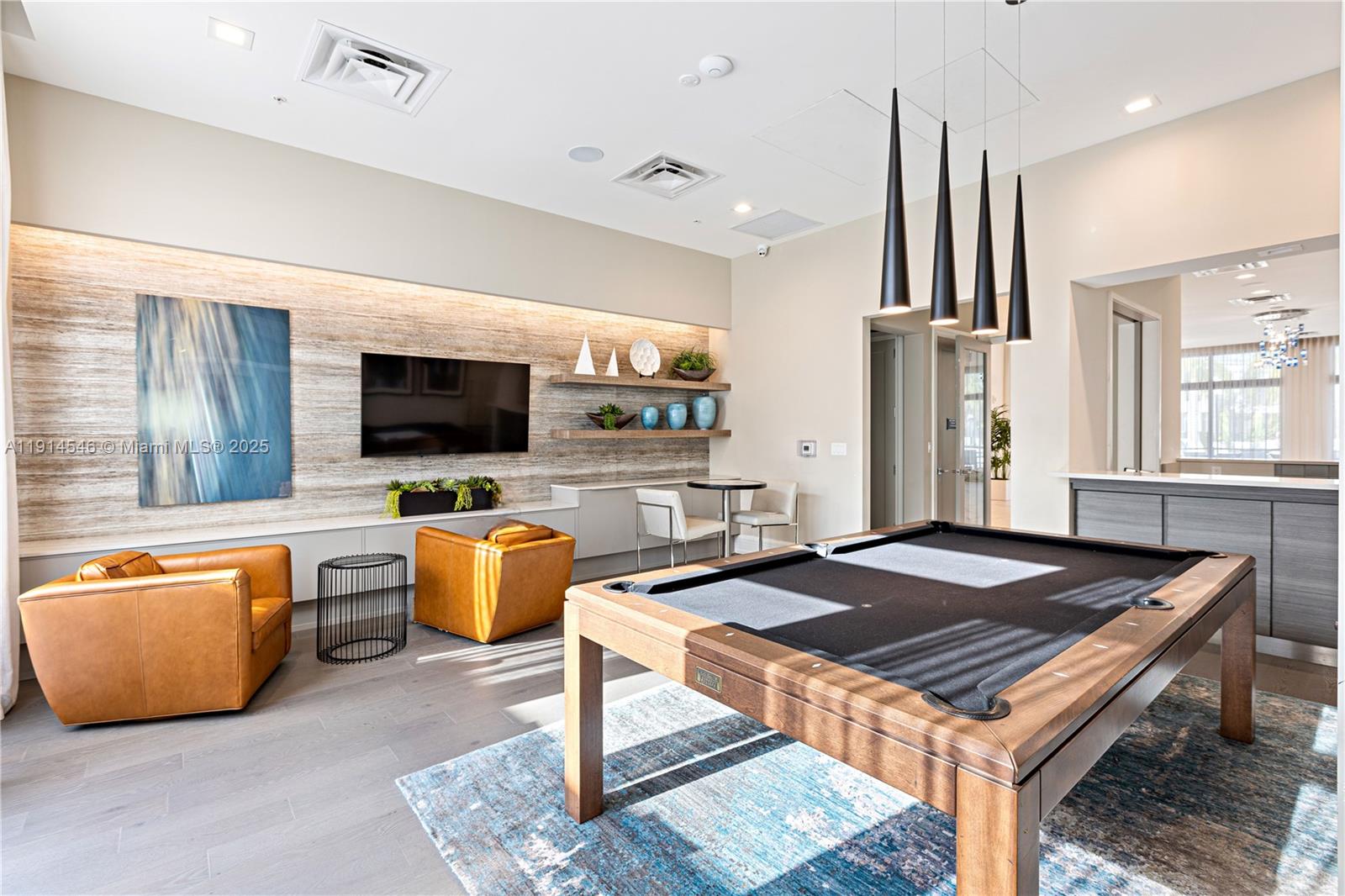 DOWNTOWN DORAL SOUTH PHAS - Residential