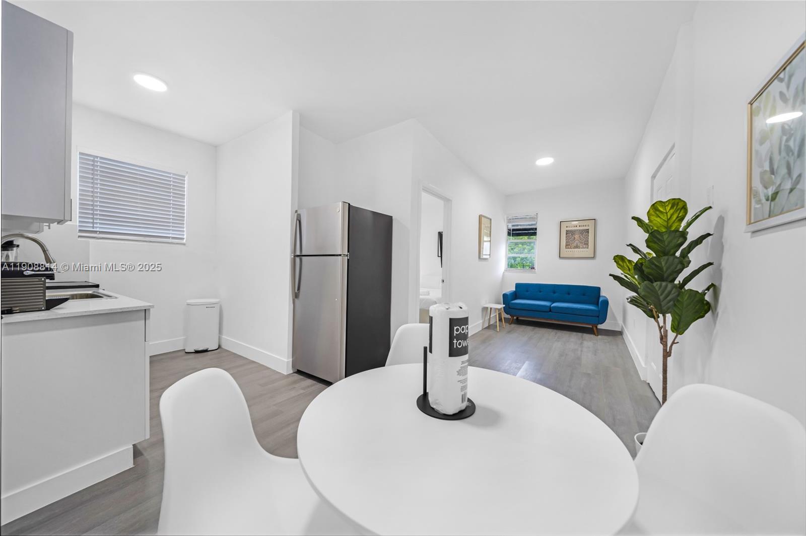 LAWRENCE ESTATE LAND CO - Residential Lease