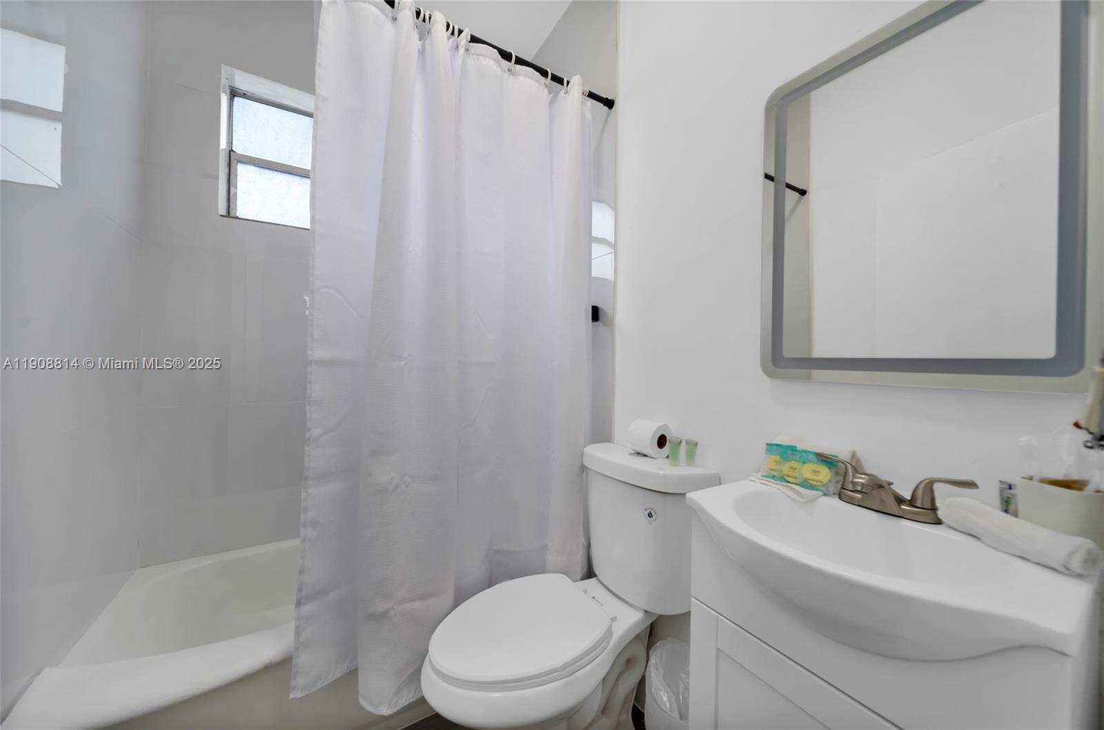 LAWRENCE ESTATE LAND CO - Residential Lease