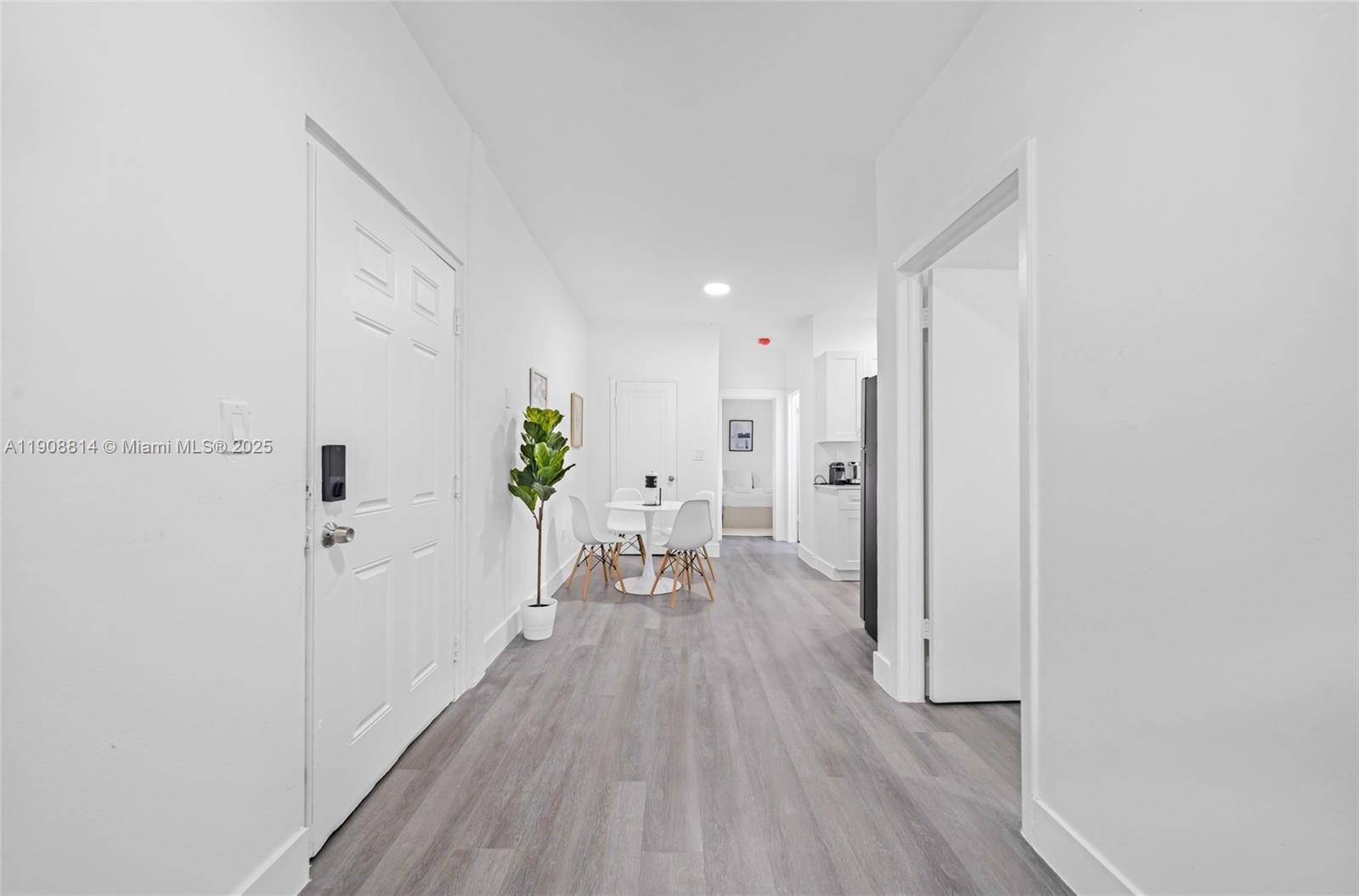 LAWRENCE ESTATE LAND CO - Residential Lease