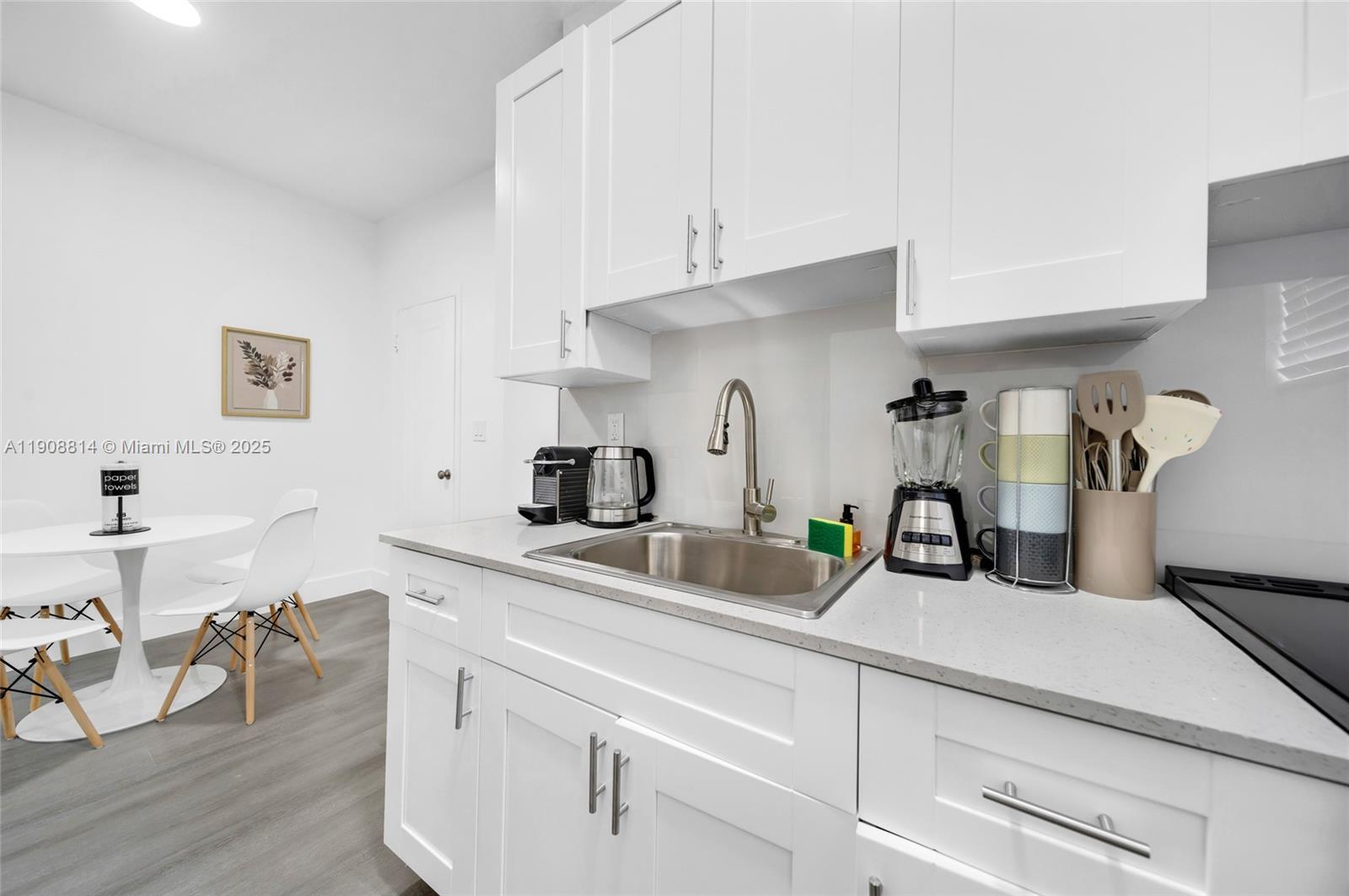 LAWRENCE ESTATE LAND CO - Residential Lease