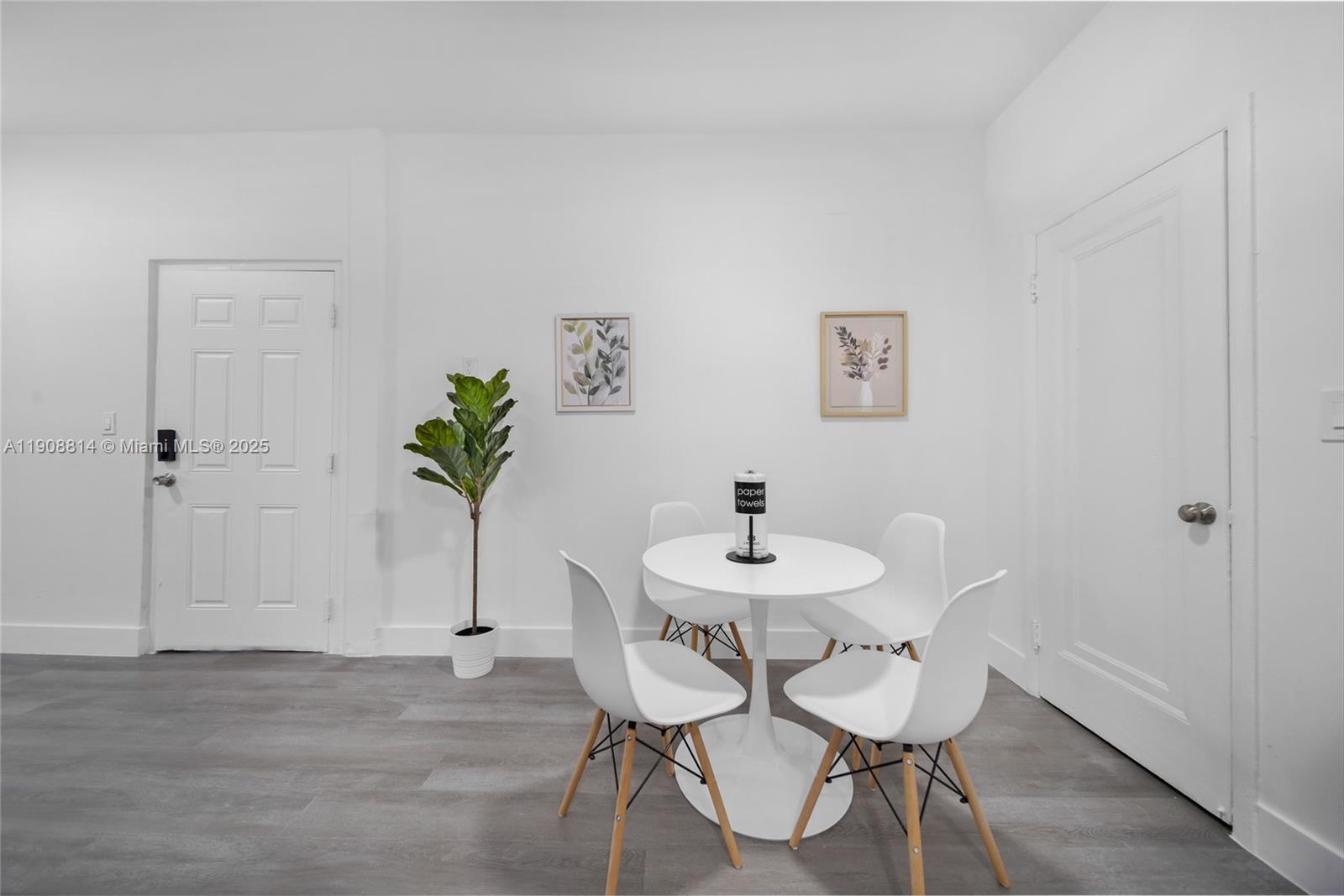 LAWRENCE ESTATE LAND CO - Residential Lease