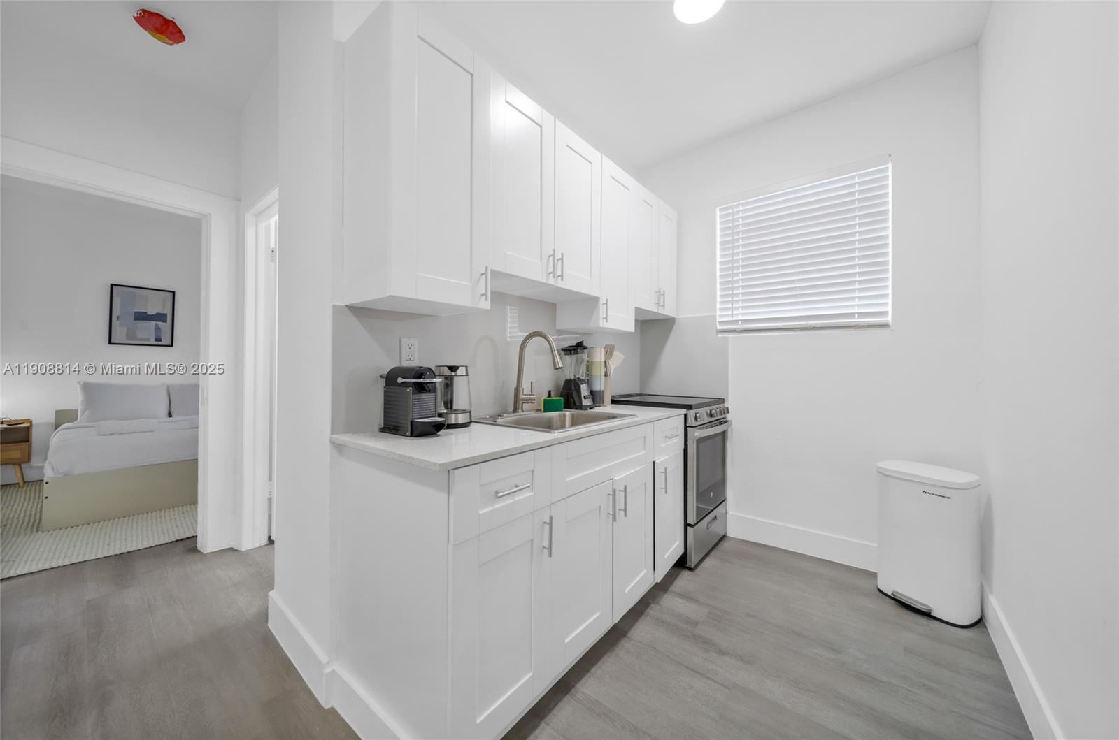 LAWRENCE ESTATE LAND CO - Residential Lease