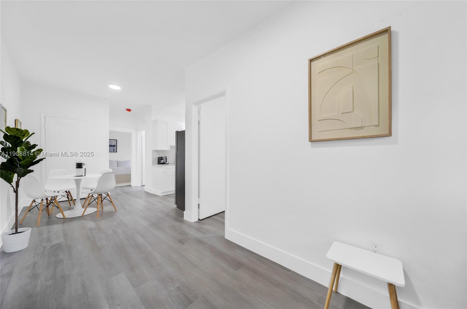 LAWRENCE ESTATE LAND CO - Residential Lease