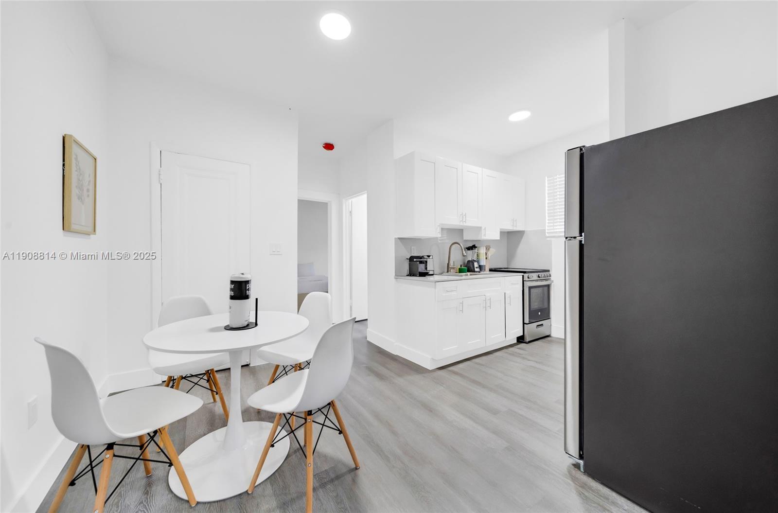 LAWRENCE ESTATE LAND CO - Residential Lease