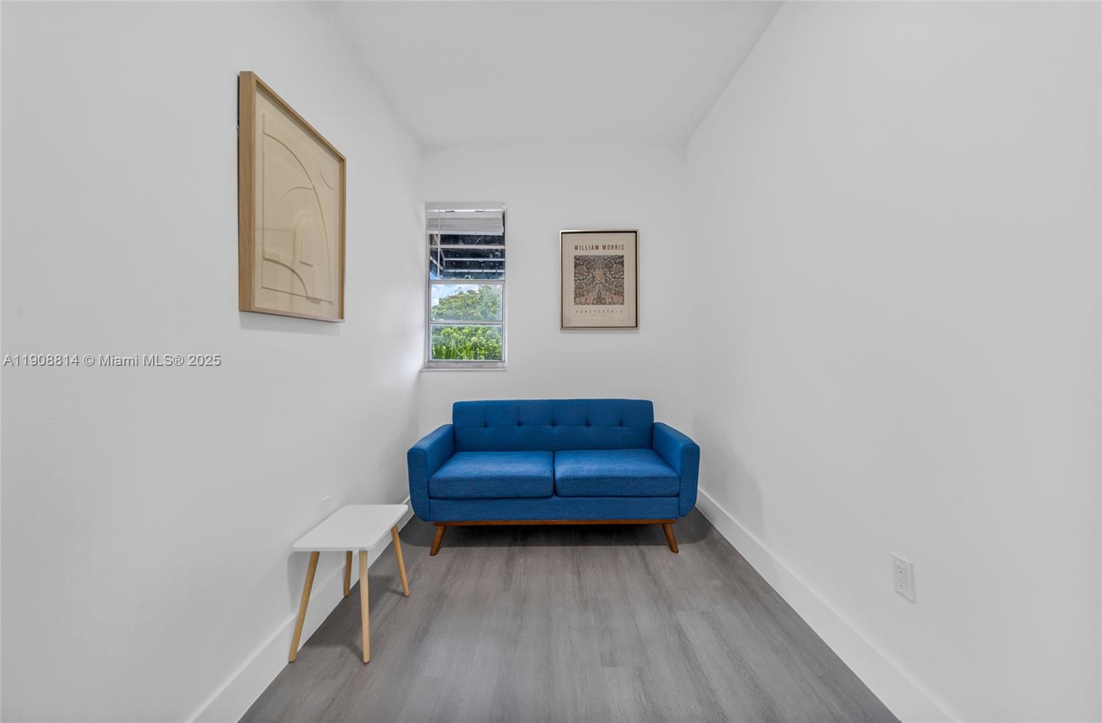 LAWRENCE ESTATE LAND CO - Residential Lease