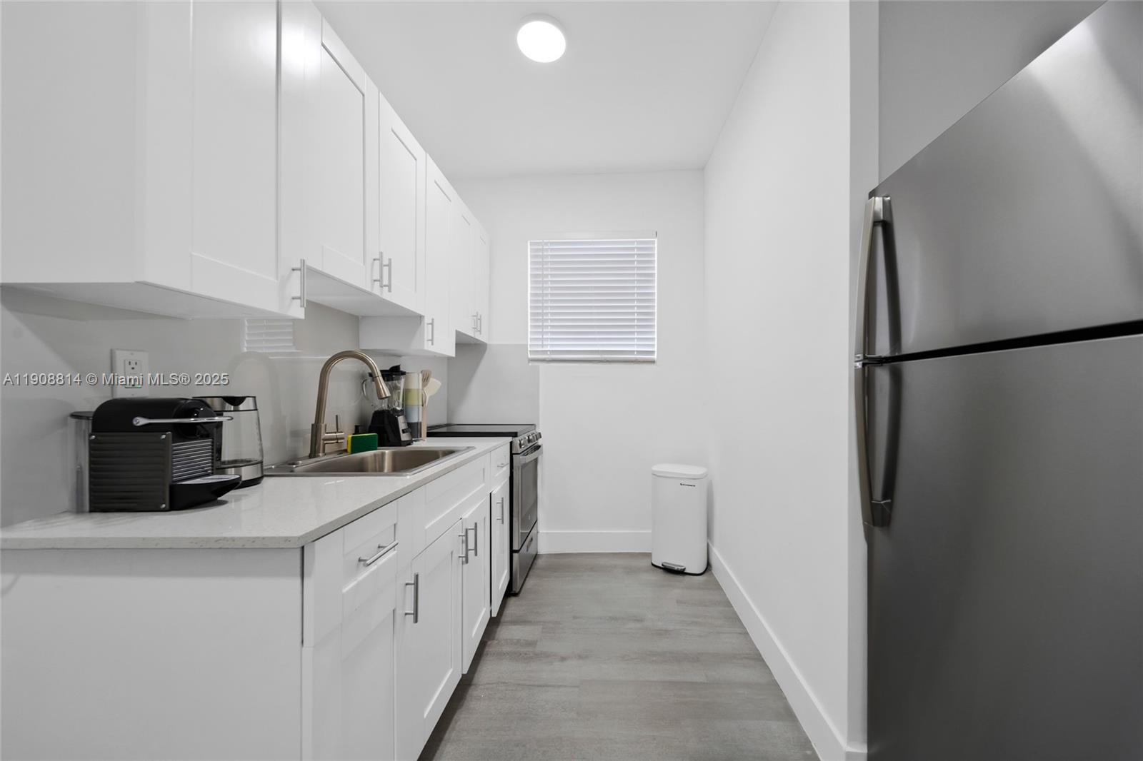 LAWRENCE ESTATE LAND CO - Residential Lease