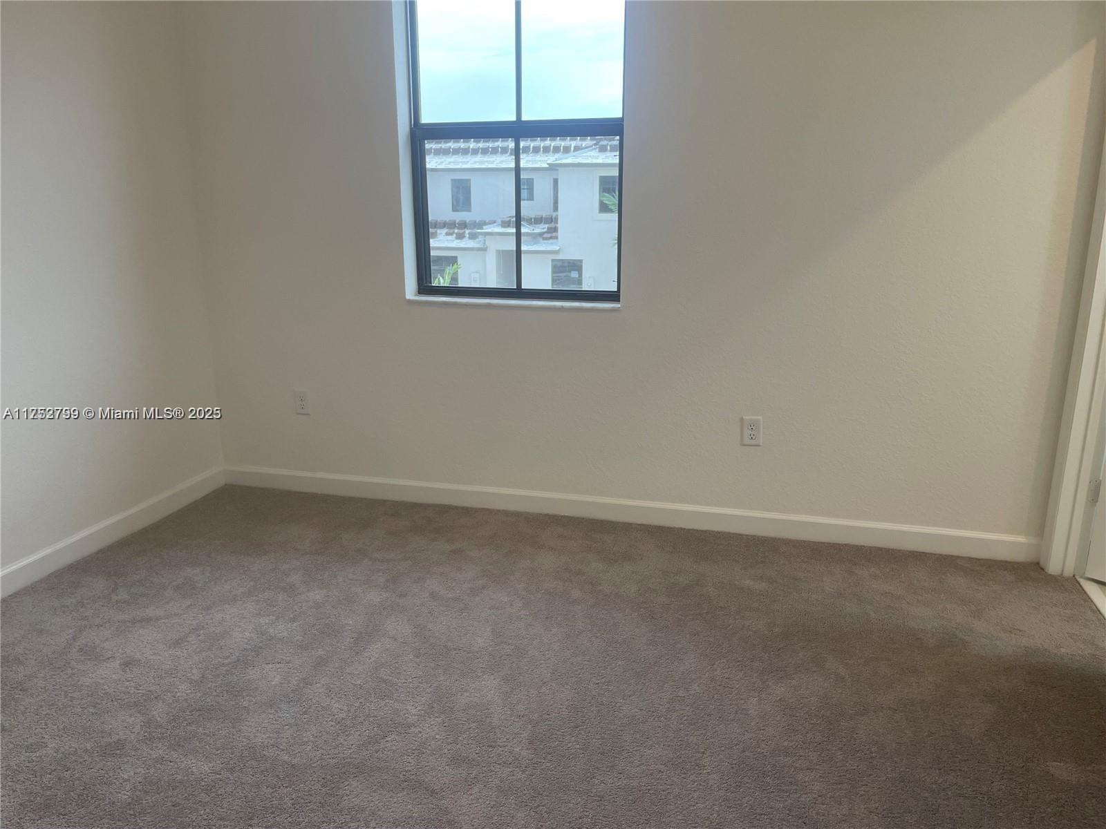 SIENNA RESERVA - Residential Lease