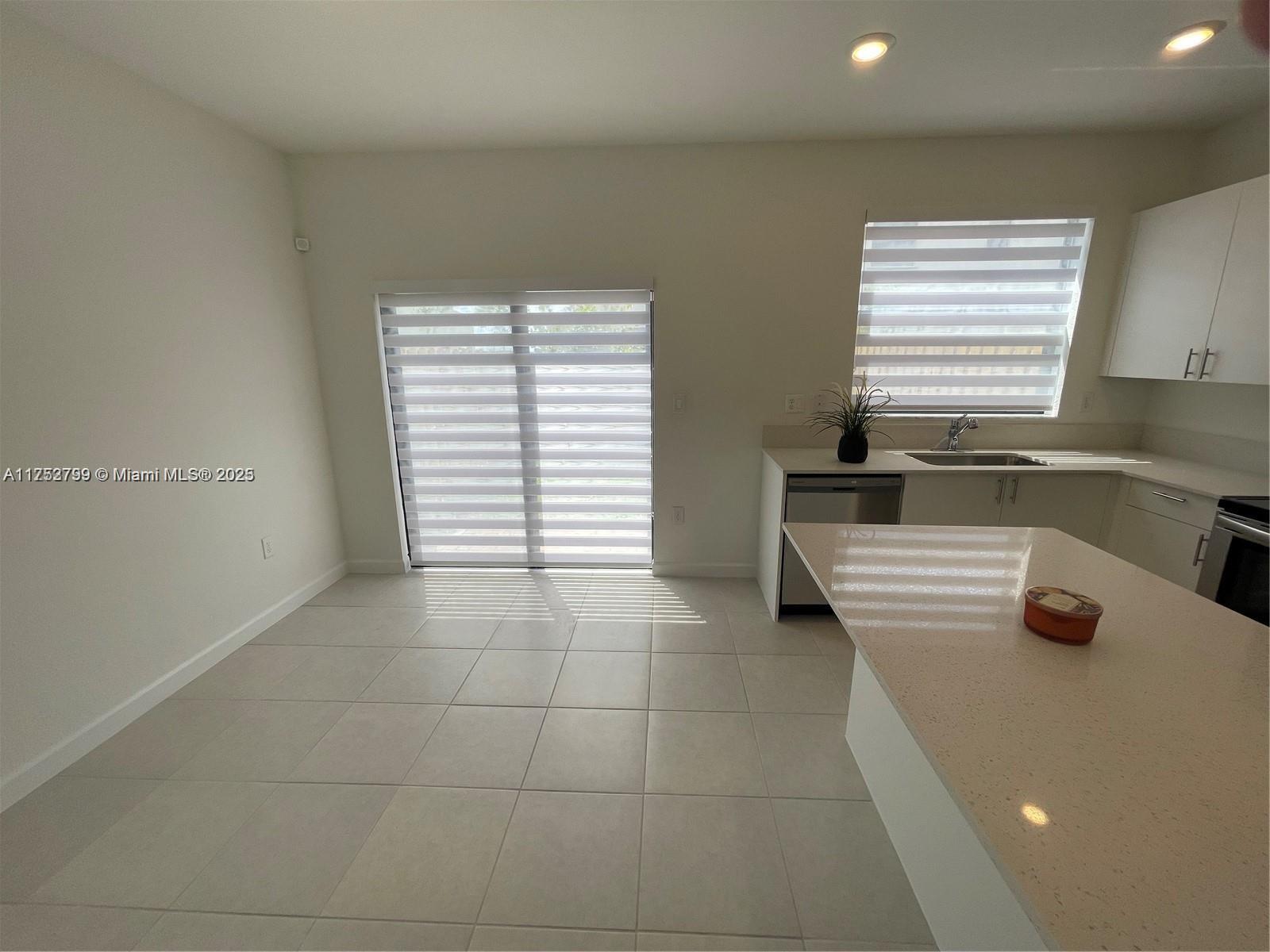SIENNA RESERVA - Residential Lease