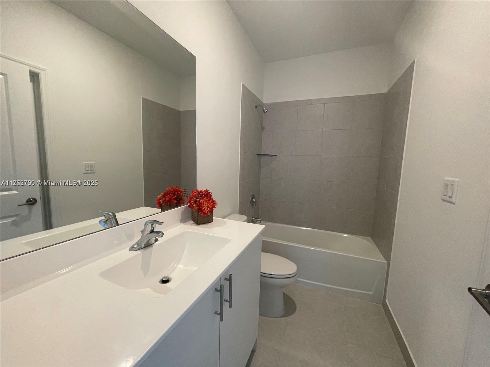 SIENNA RESERVA - Residential Lease