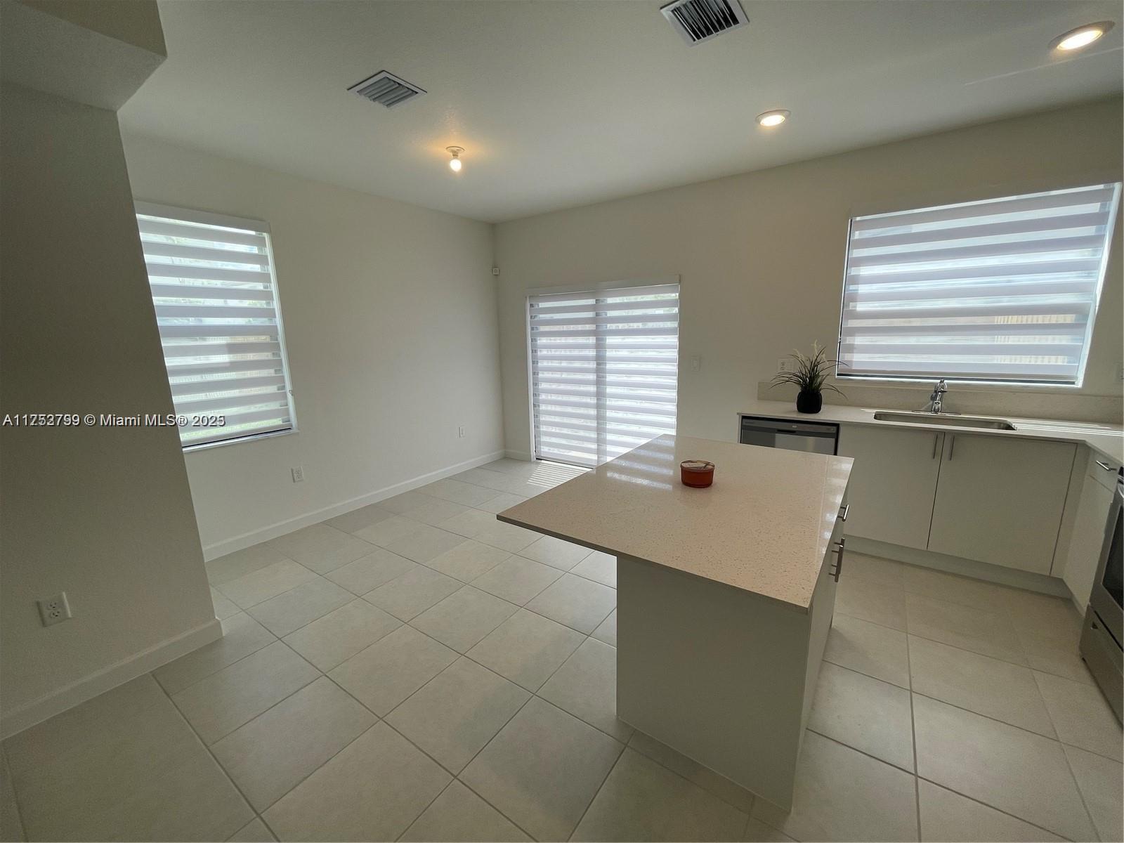SIENNA RESERVA - Residential Lease