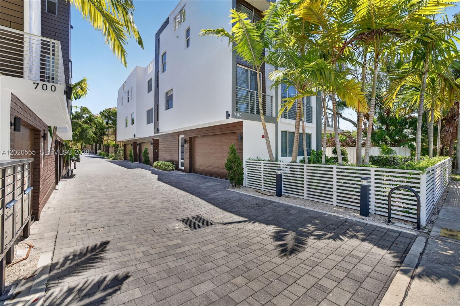 700 NE 14th Ave 311