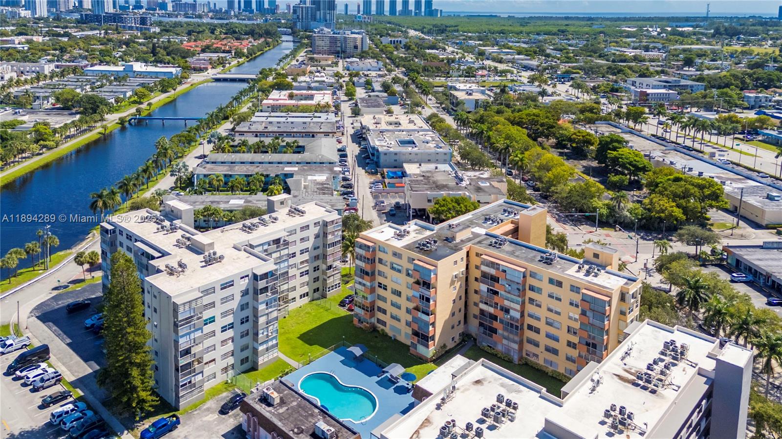 View photos, virtual tours, details... 16400 NE 17th Ave 601
