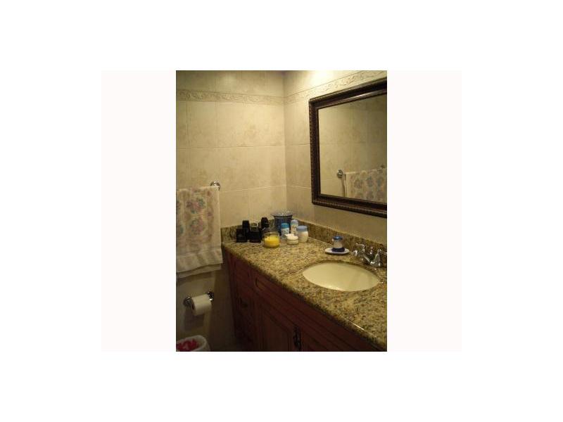 CRANDON TOWER CONDO - Residential Lease